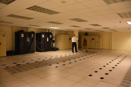 Datacenter_Empty_Floor_(22166545884)-min Datacenter_Empty_Floor_(22166545884)-min